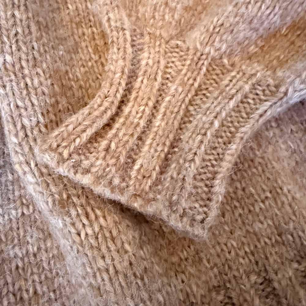 Lisa Says Gah Cece knit Women's Sweater - Picture 2 of 3